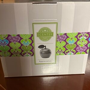 Scentsy Appreciation teacher wax warmer New in box